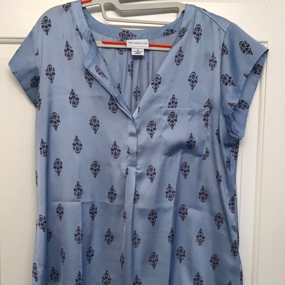 Like new silky light weight button up blouse